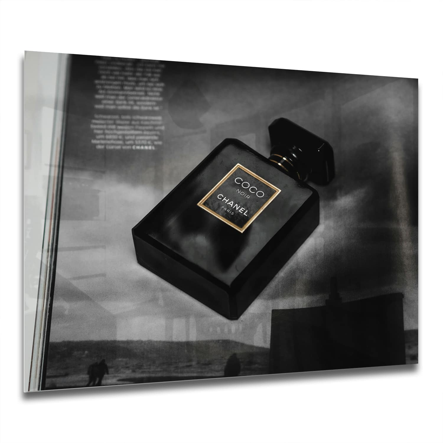 Eigen Afmeting - Spatscherm Keuken - Hittebestendig gehard glas - Coco Chanel Parfum op Tijdschrift