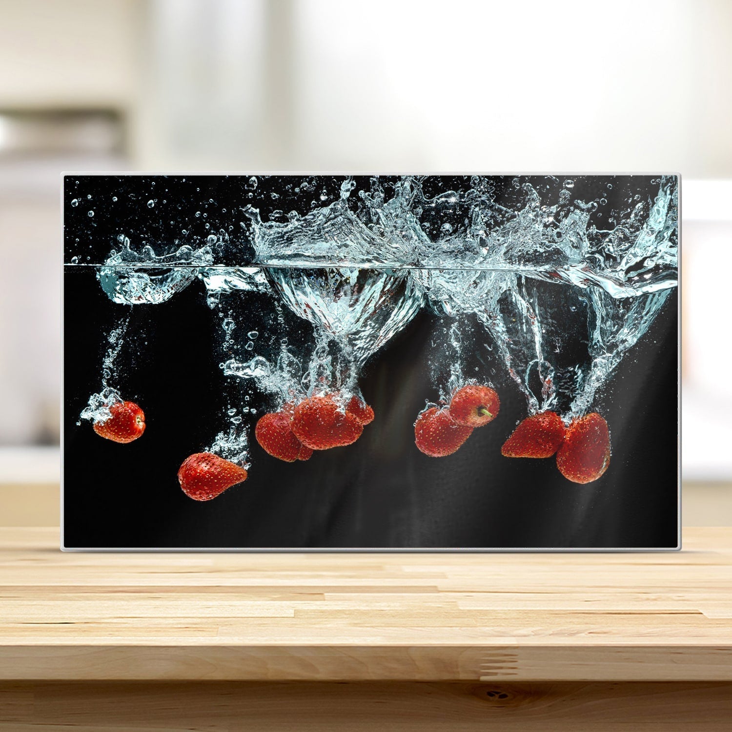 Snijplank - Gehard Glas - Aardbeien in het water