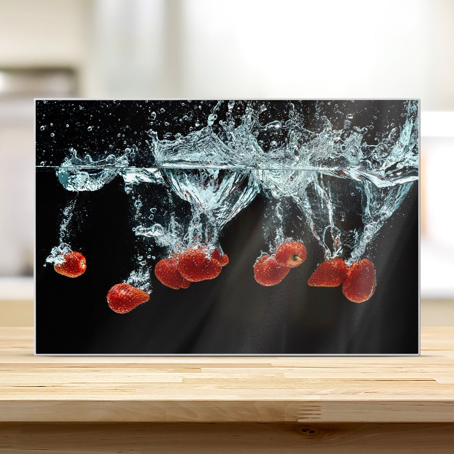 Snijplank - Gehard Glas - Aardbeien in het water