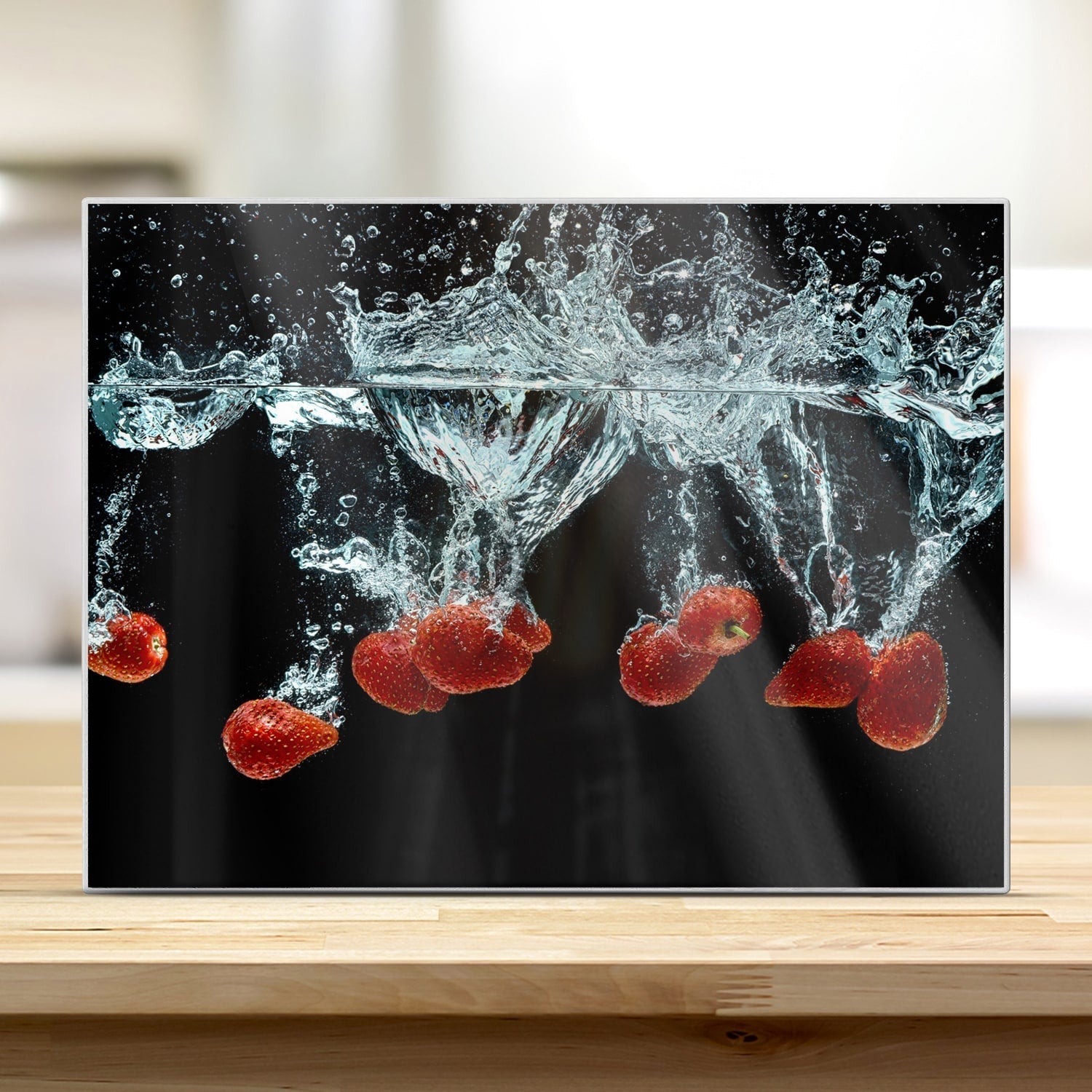 Snijplank - Gehard Glas - Aardbeien in het water