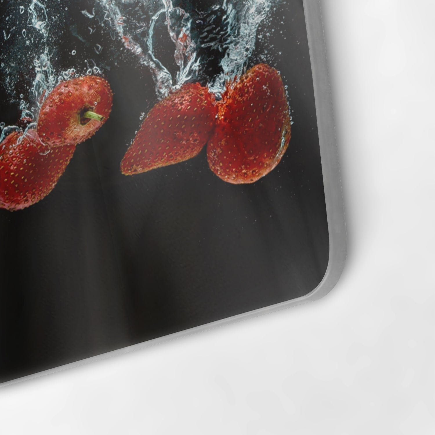 Snijplank - Gehard Glas - Aardbeien in het water