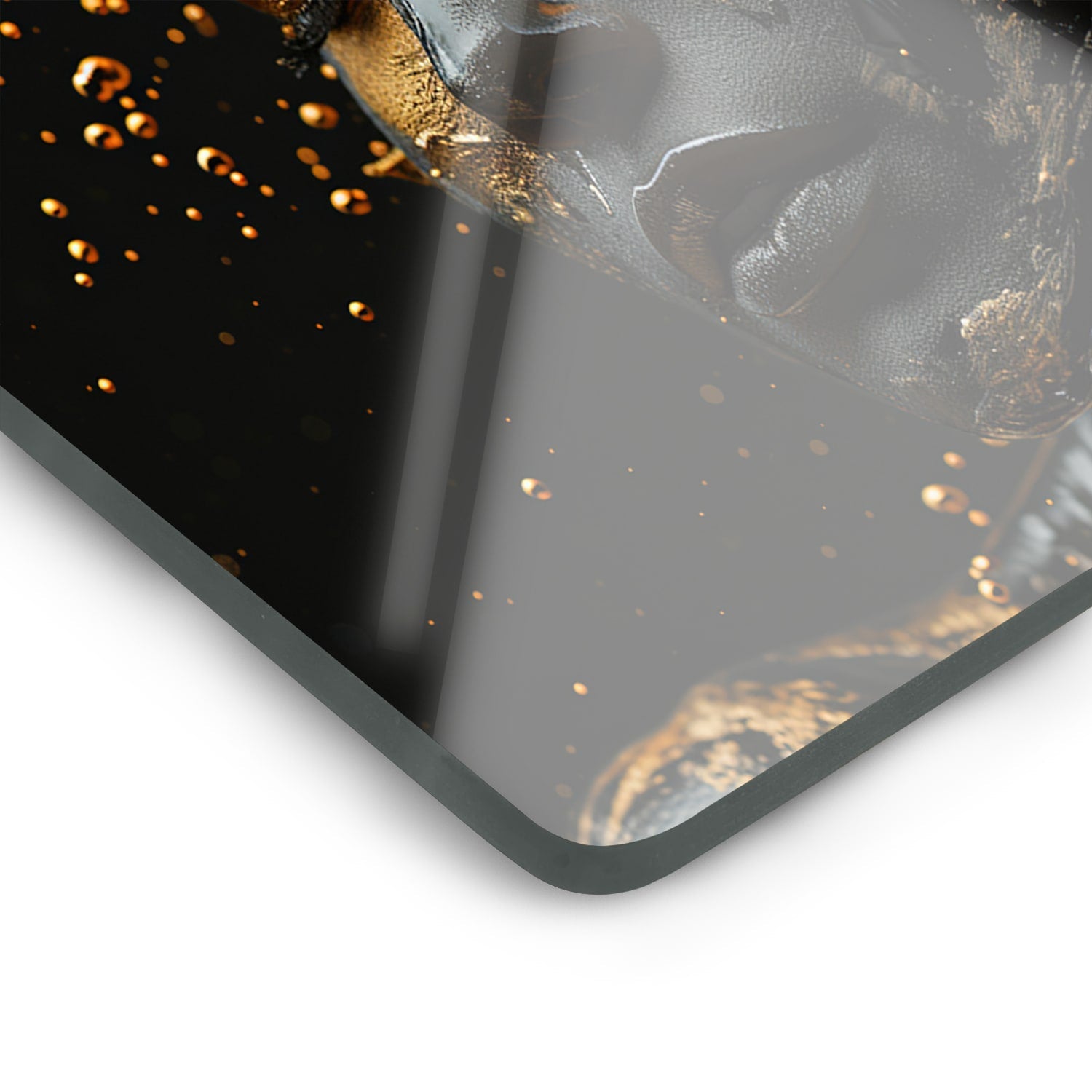 vrouw met gouden make-up inductiebeschermer op maat van gehard glas – glasplaat kookplaat bescherming