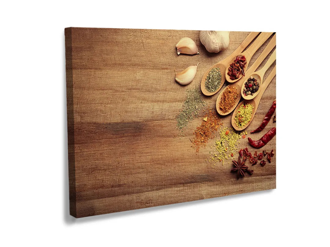 Kurkborden op canvas met kruiden en specerijen op houten tafel – formaat 120 × 80 cm