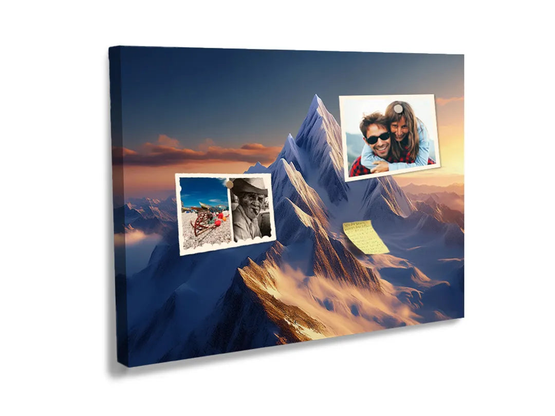Kurkborden op canvas met besneeuwde bergtop in avondlicht – formaat 60 × 40 cm