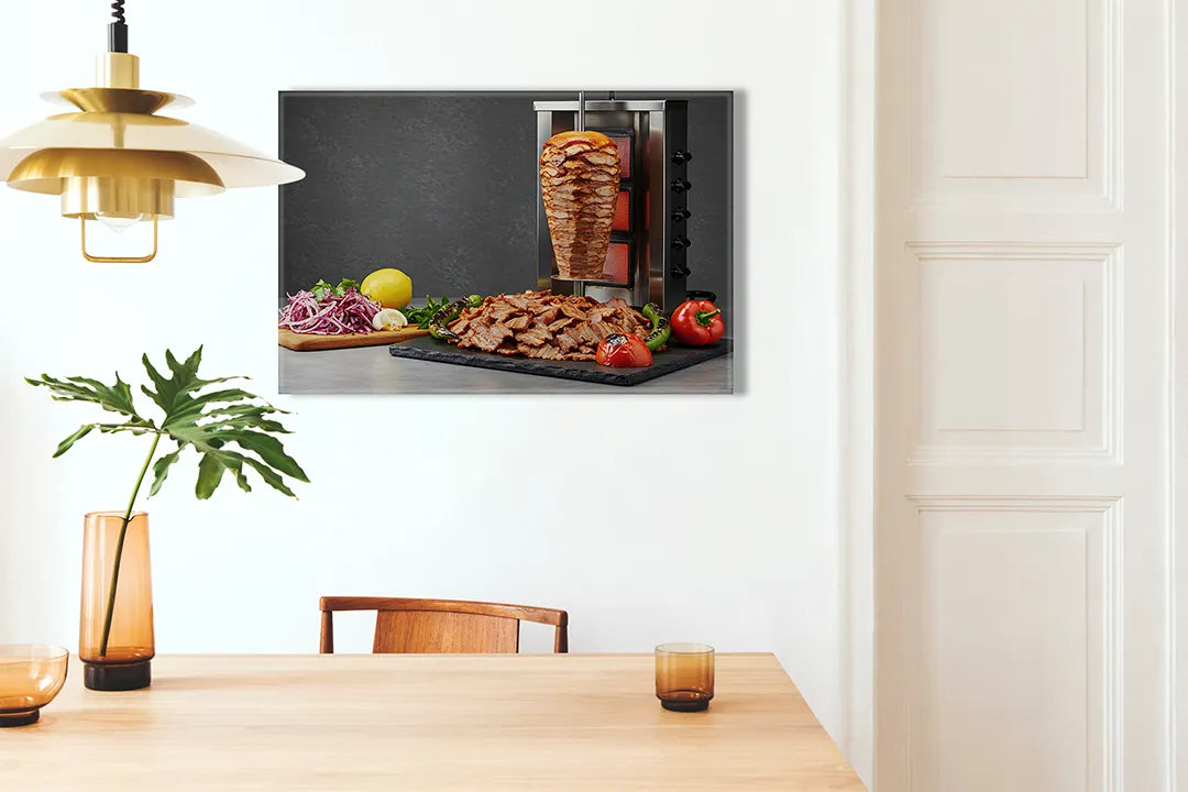 Kurkborden op canvas met shoarma schotel op donkere achtergrond – formaat 100 × 70 cm