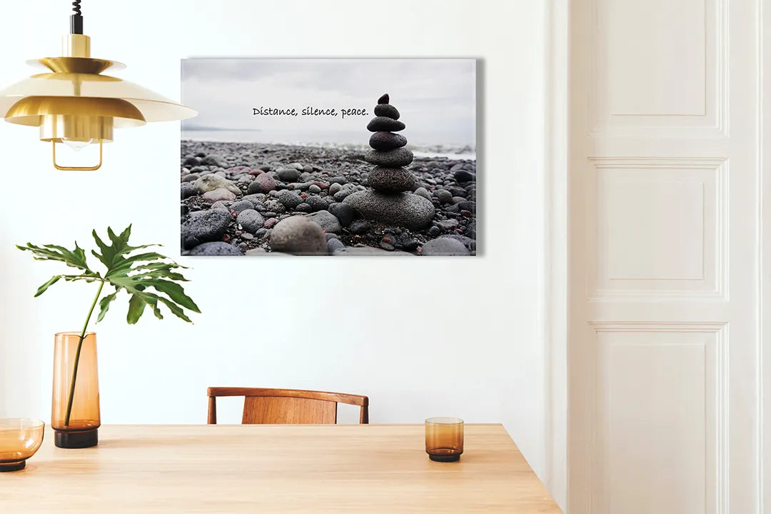 Kurkborden op canvas met zenstenen met quote over afstand en stilte – formaat 100 × 70 cm