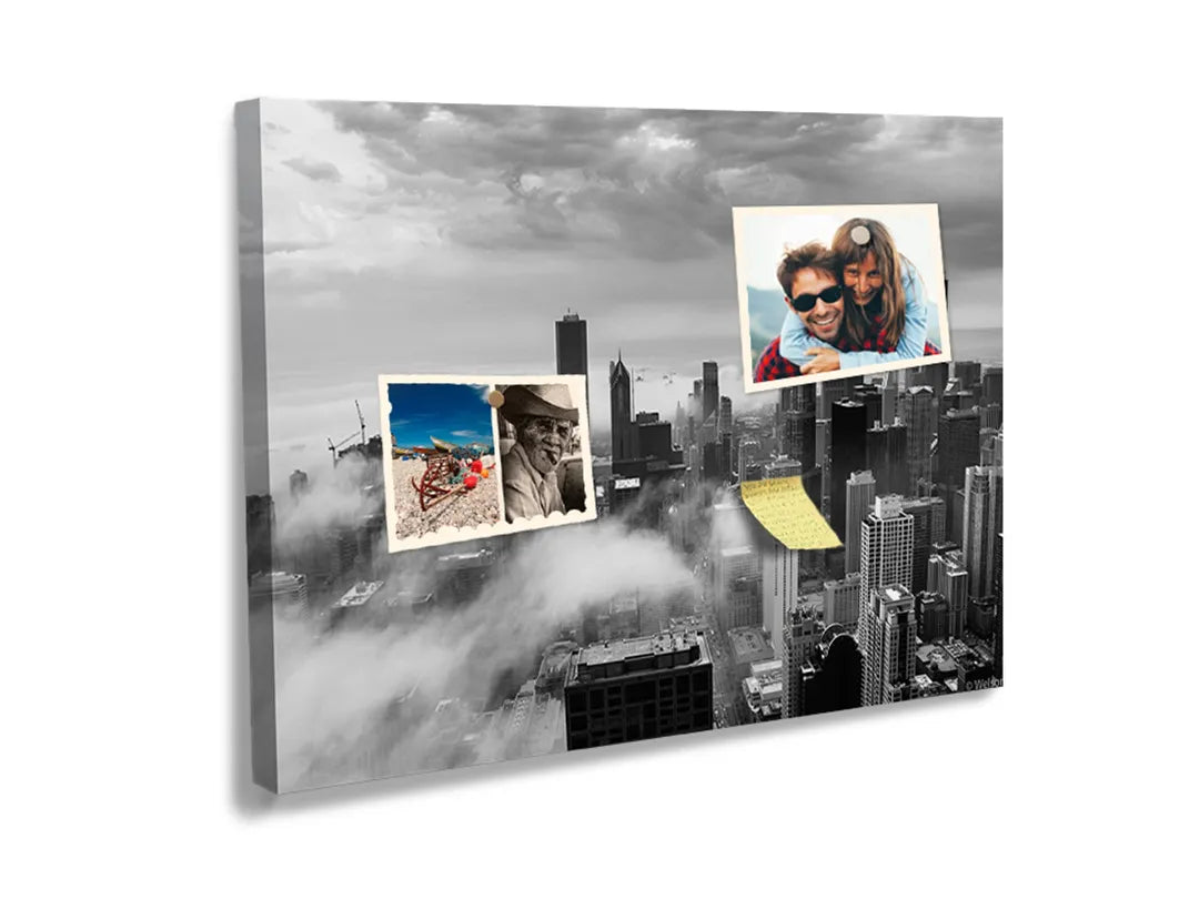 Kurkborden op canvas met zwart-wit skyline boven de wolken – formaat 60 × 40 cm