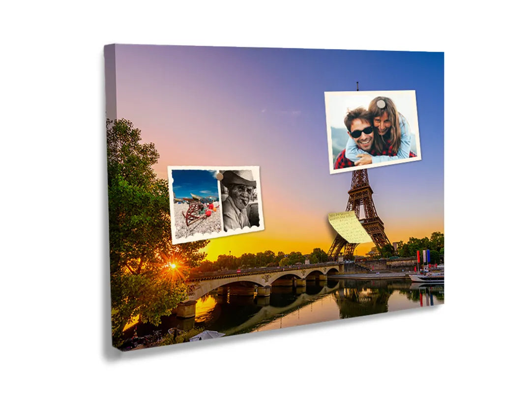 Kurkborden op canvas met eiffeltoren bij zonsondergang – formaat 60 × 40 cm