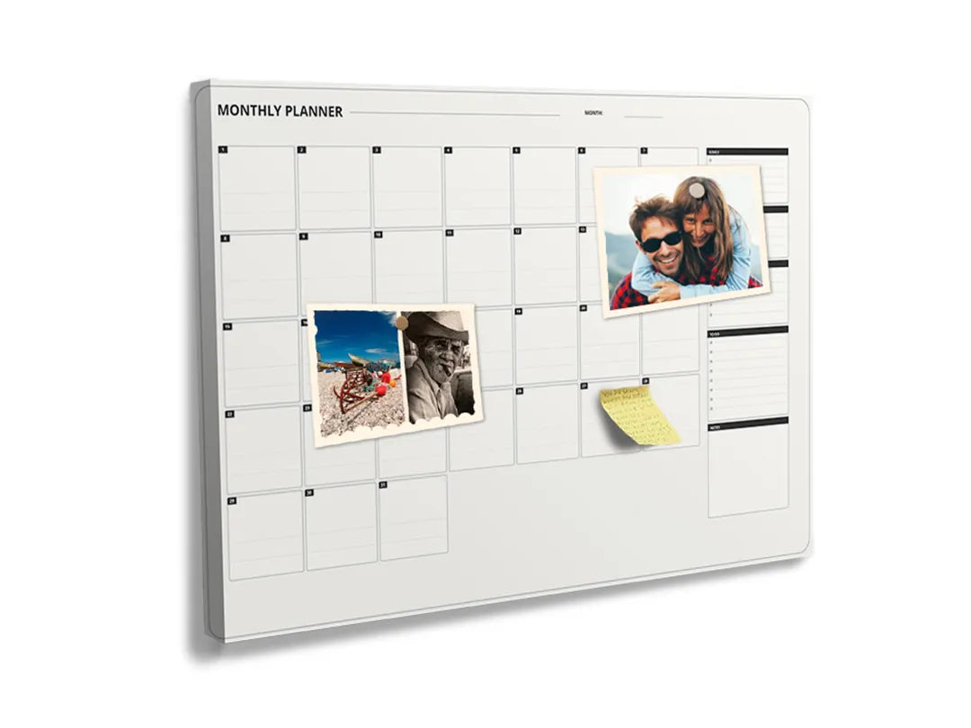 Kurkborden op canvas met maandplanner met donkere accenten – formaat 60 × 40 cm