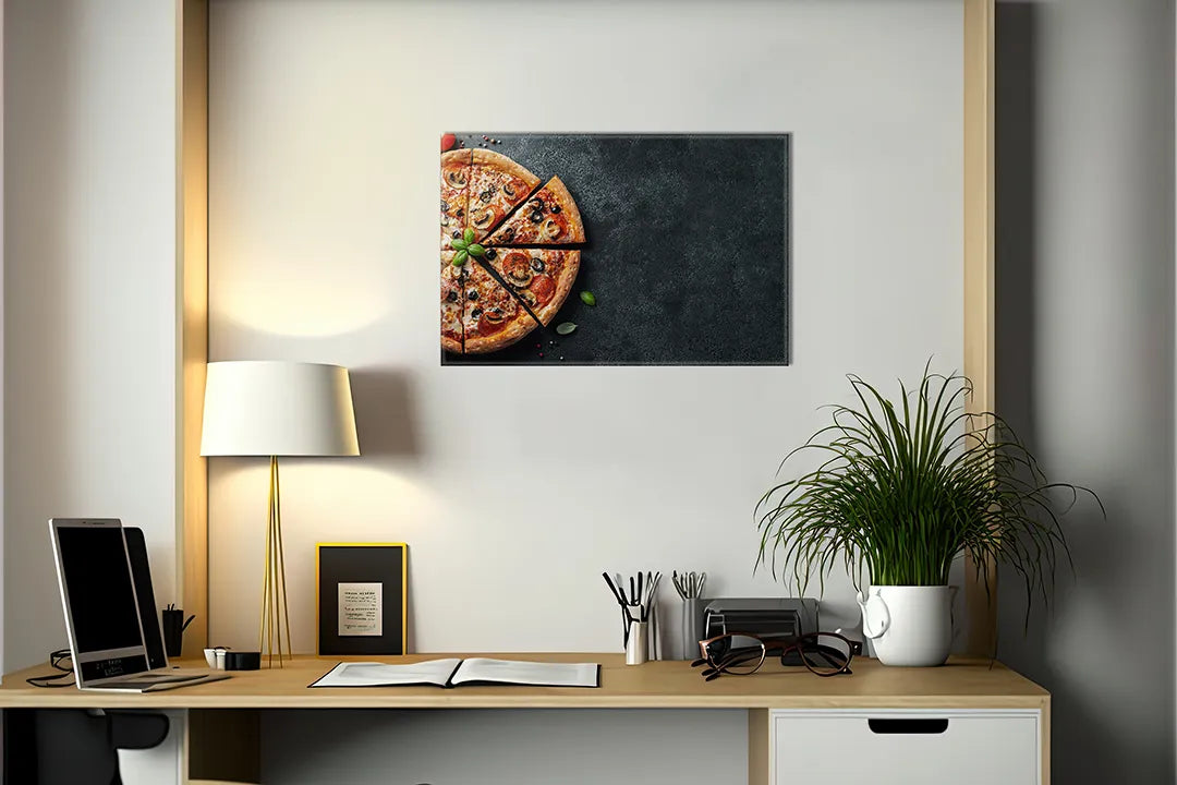 Kurkborden op canvas met pizza op een donkere achtergrond – formaat 140 × 100 cm