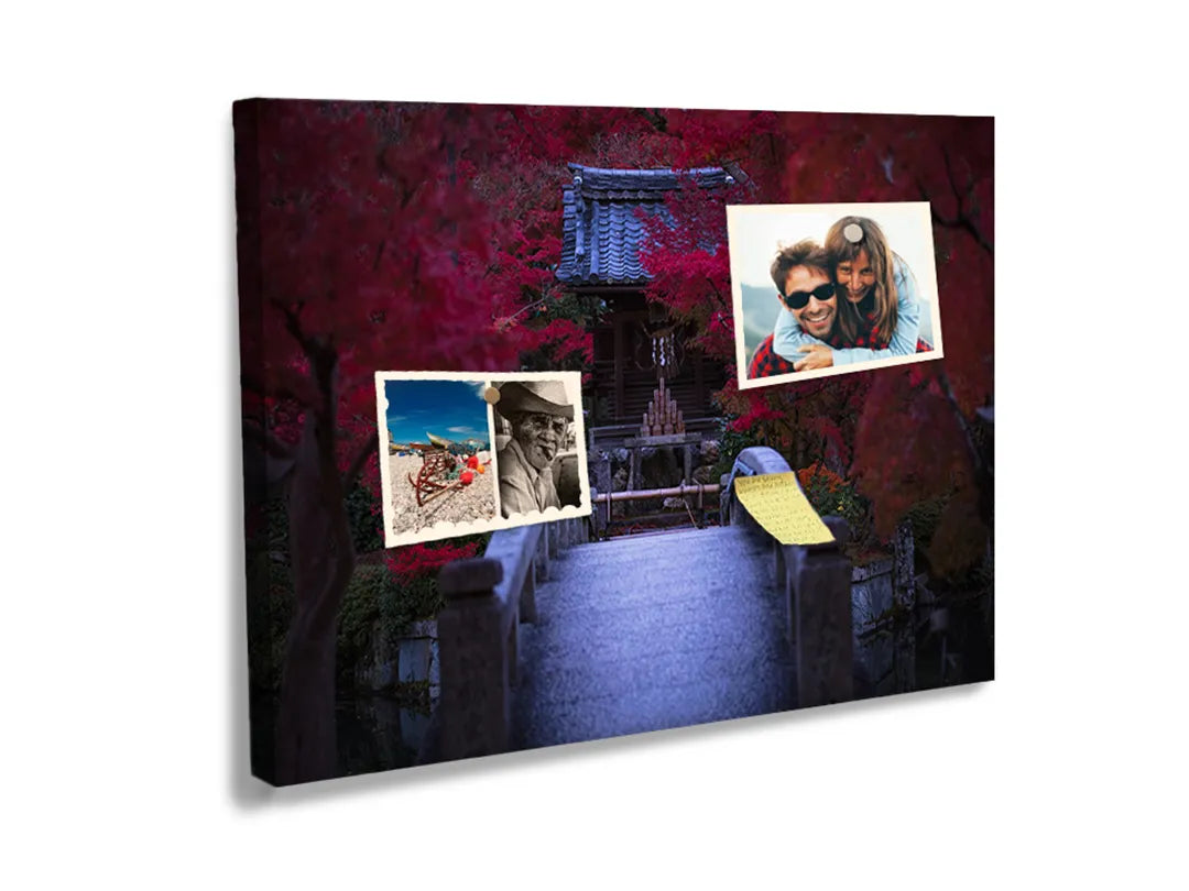 Kurkborden op canvas met donkere gang met rode bloemen – formaat 60 × 40 cm
