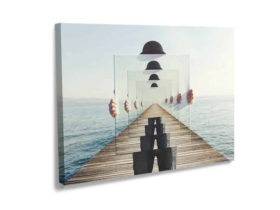 Kurkborden op canvas met surrealistisch portret op een steiger – formaat 120 × 80 cm