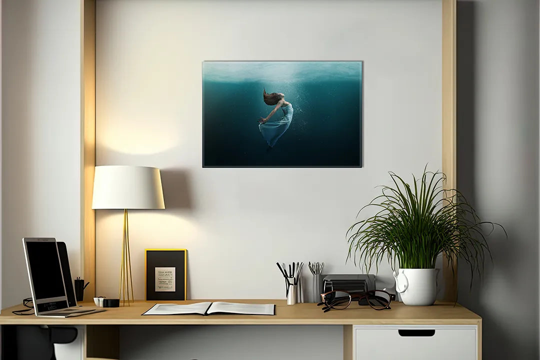 Kurkborden op canvas met vrouw zwevend onder water – formaat 140 × 100 cm