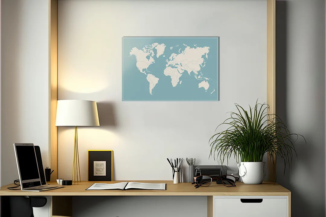 Kurkborden op canvas met witte wereldkaart op lichtblauw – formaat 140 × 100 cm