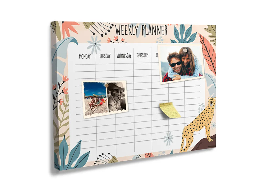 Kurkborden op canvas met safari weekplanner met giraffe – formaat 60 × 40 cm