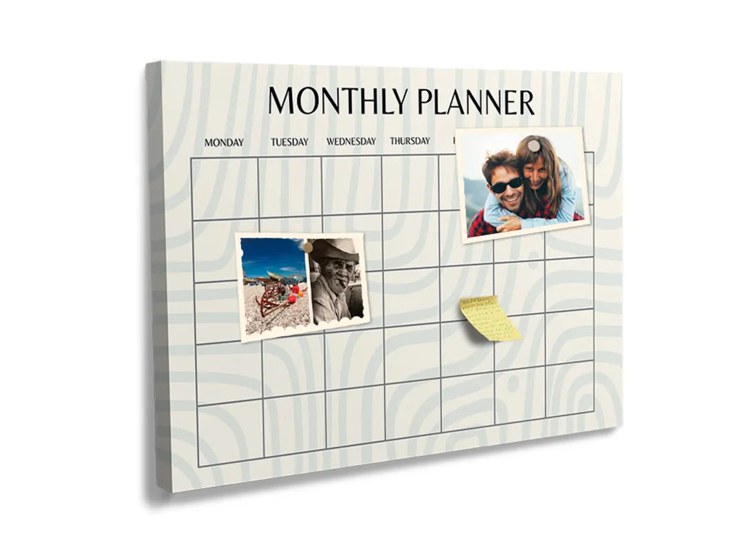 Kurkborden op canvas met minimalistische maandplanner met lijnpatroon – formaat 60 × 40 cm