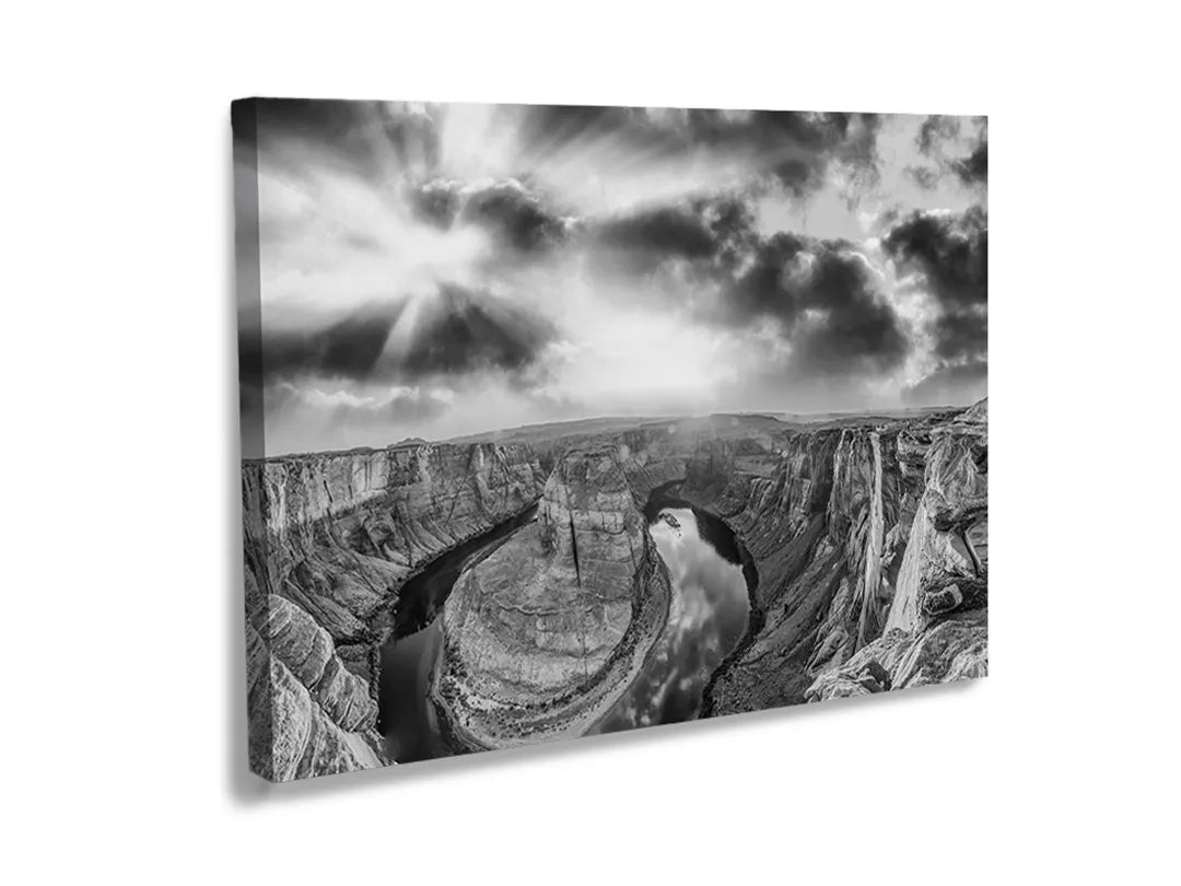 Kurkborden op canvas met zwart-wit berglandschap met rivier – formaat 120 × 80 cm