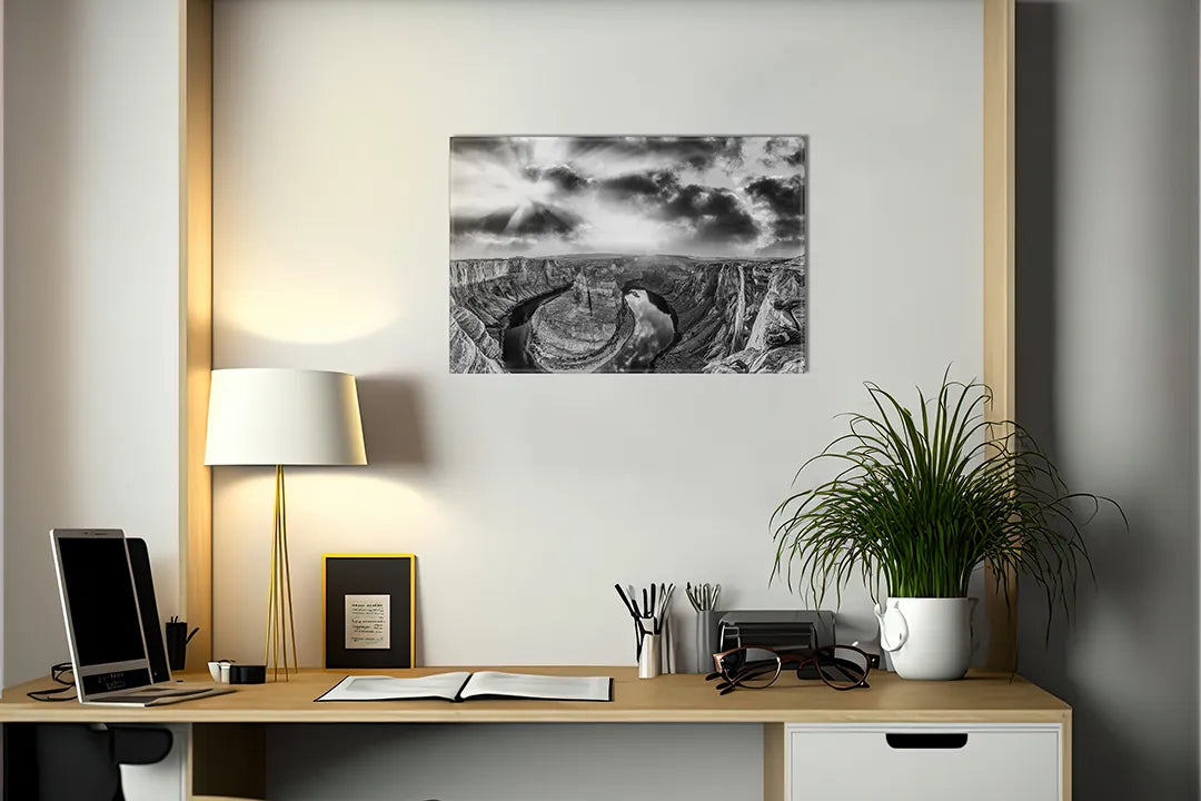 Kurkborden op canvas met zwart-wit berglandschap met rivier – formaat 140 × 100 cm