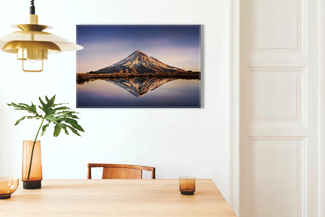 Kurkborden op canvas met berg weerspiegeld in een stil meer – formaat 100 × 70 cm
