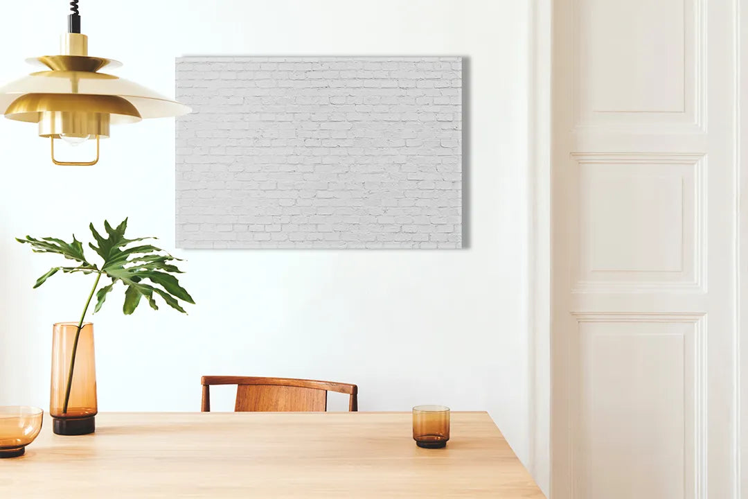 Kurkborden op canvas met witte bakstenen muurstructuur – formaat 100 × 70 cm