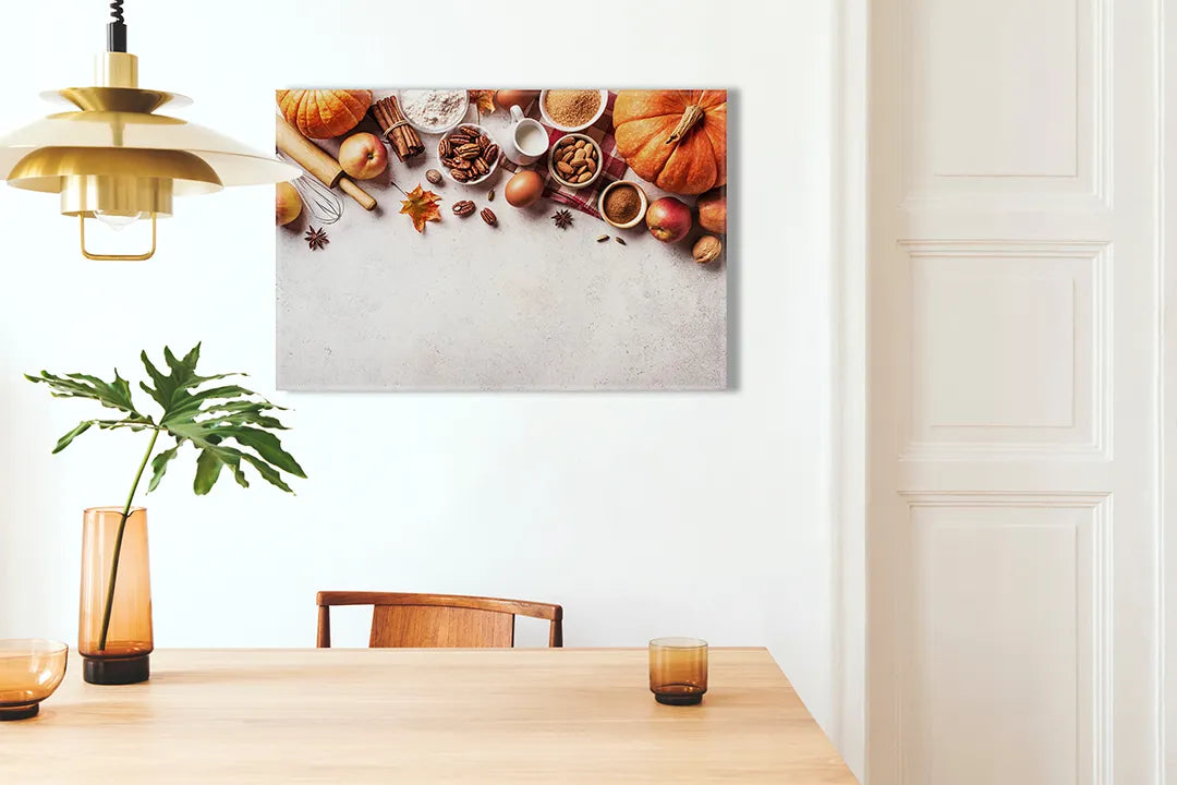 Kurkborden op canvas met herfstkruiden en specerijen op wit – formaat 100 × 70 cm