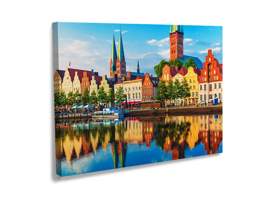 Kurkborden op canvas met kleurrijke oude binnenstad aan het water – formaat 120 × 80 cm