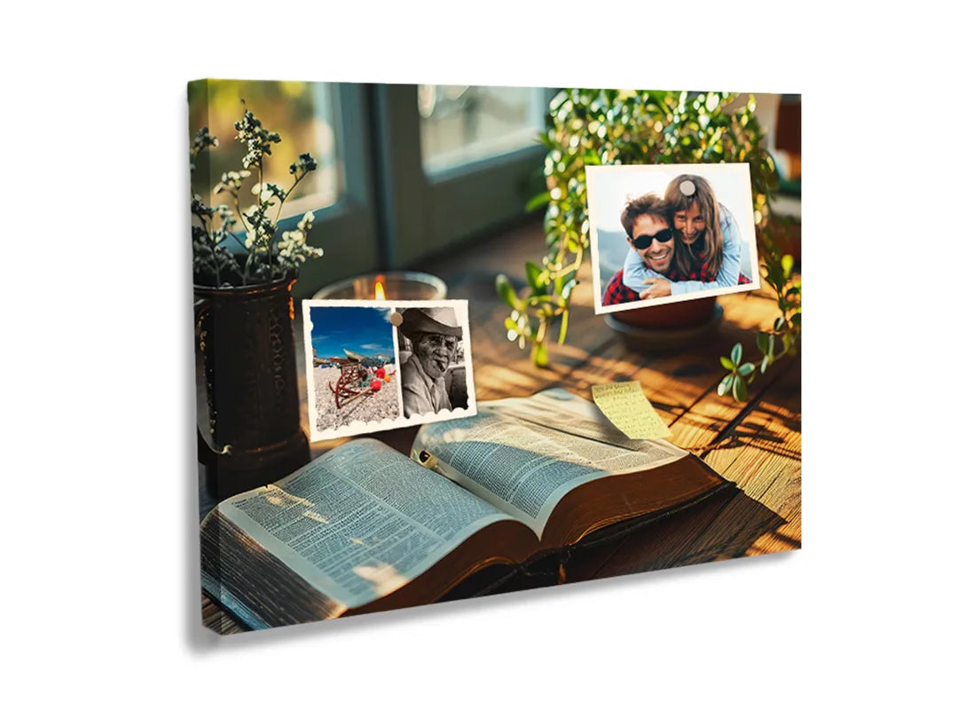 Kurkborden op canvas met open boek met planten en kaarslicht – formaat 60 × 40 cm