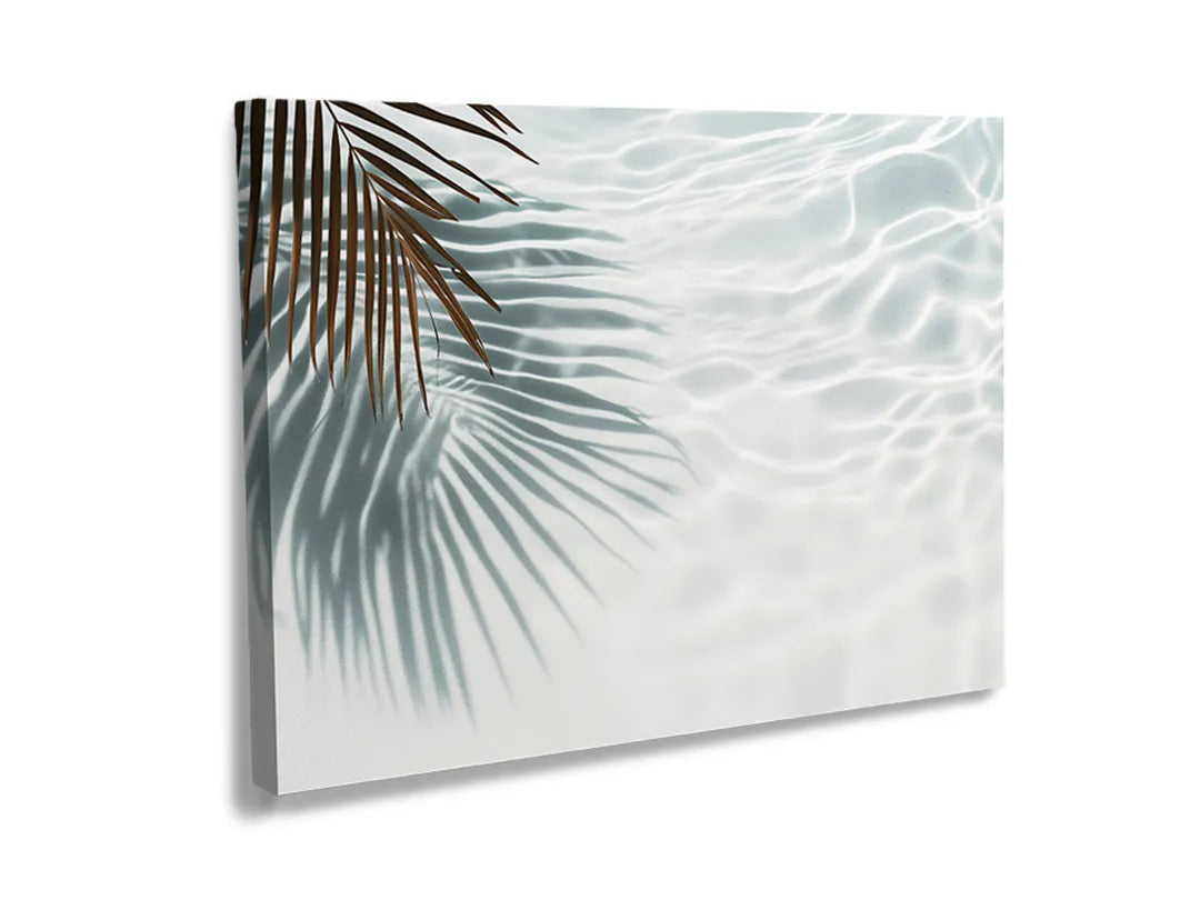 Kurkborden op canvas met palmbladschaduw op helder water – formaat 120 × 80 cm
