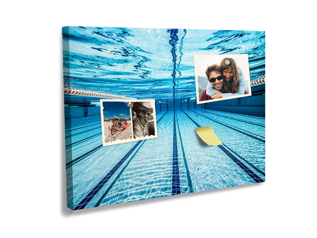 Kurkborden op canvas met zwembad onder water – formaat 60 × 40 cm