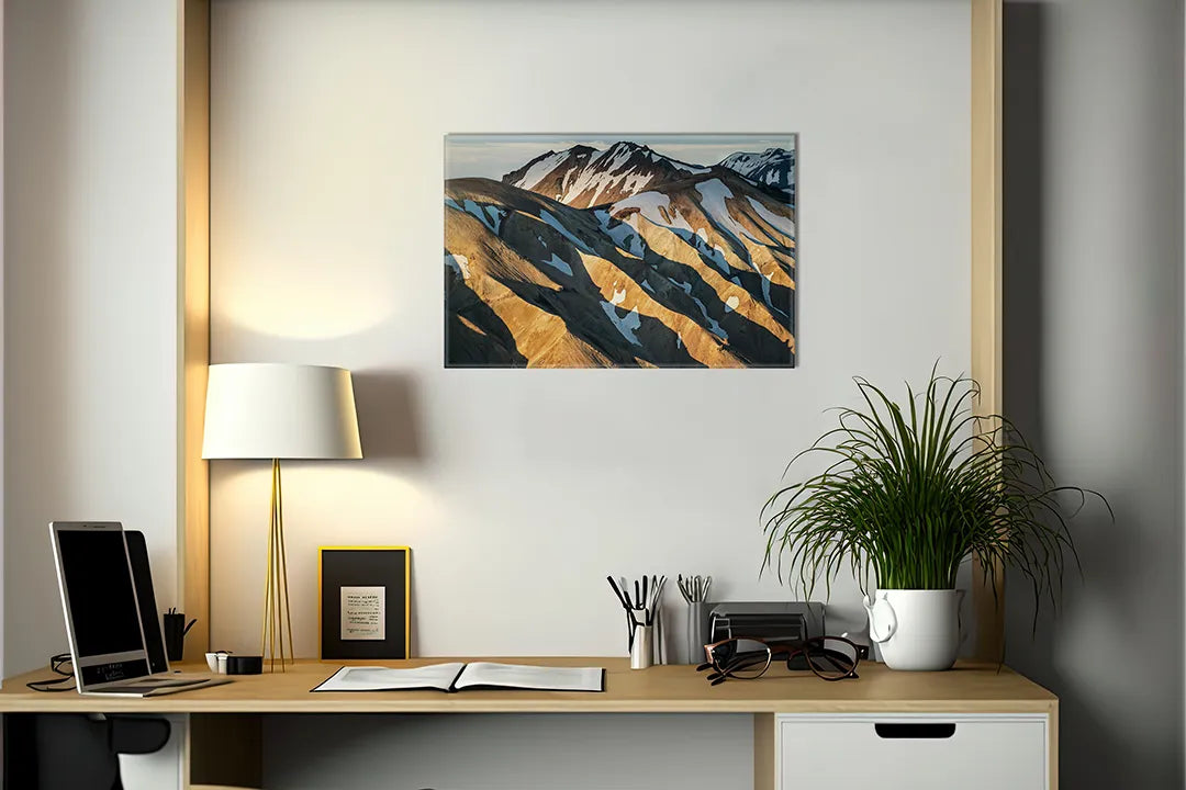 Kurkborden op canvas met abstract berglandschap in blauw en goud – formaat 140 × 100 cm