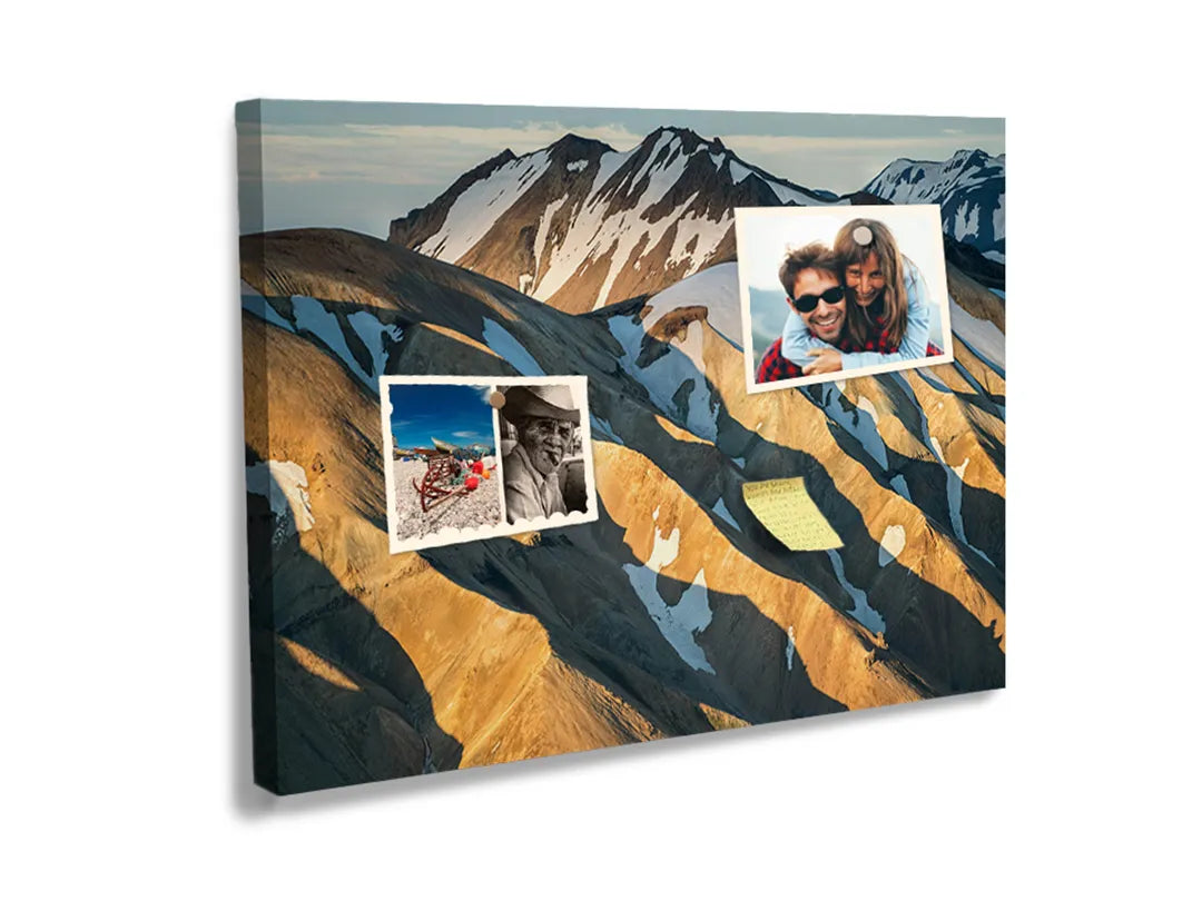 Kurkborden op canvas met abstract berglandschap in blauw en goud – formaat 60 × 40 cm
