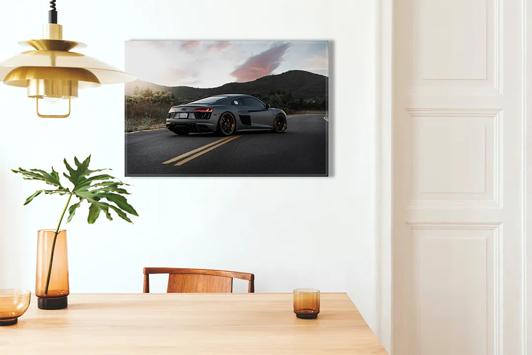 Kurkborden op canvas met sportwagen op bergweg – formaat 100 × 70 cm