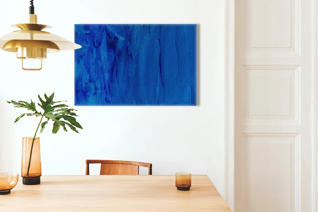 Kurkborden op canvas met diepblauw abstract schilderij – formaat 100 × 70 cm