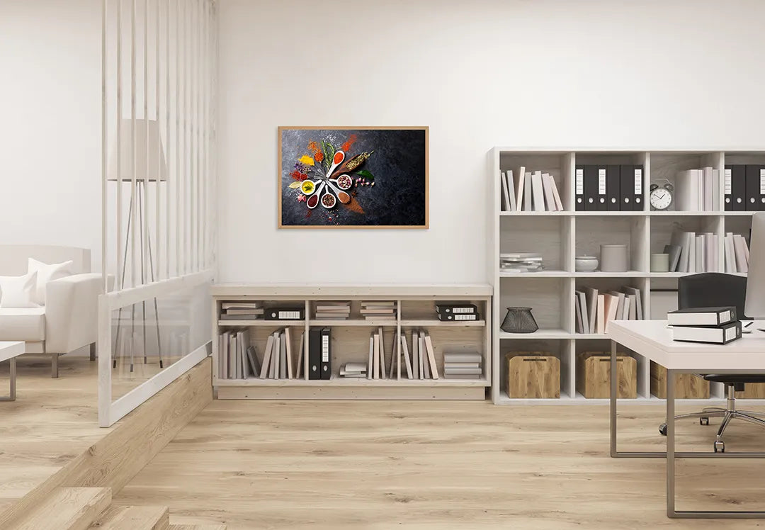 Metalen Magneetbord met afbeelding van specerijen in een cirkel in rode en gele kruiden kleuren