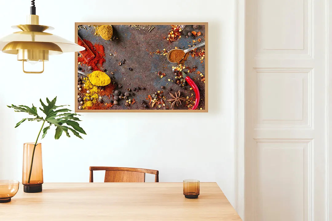 Metalen Magneetbord met afbeelding van losse specerijen en pepers in warm rood en bruin kleuren
