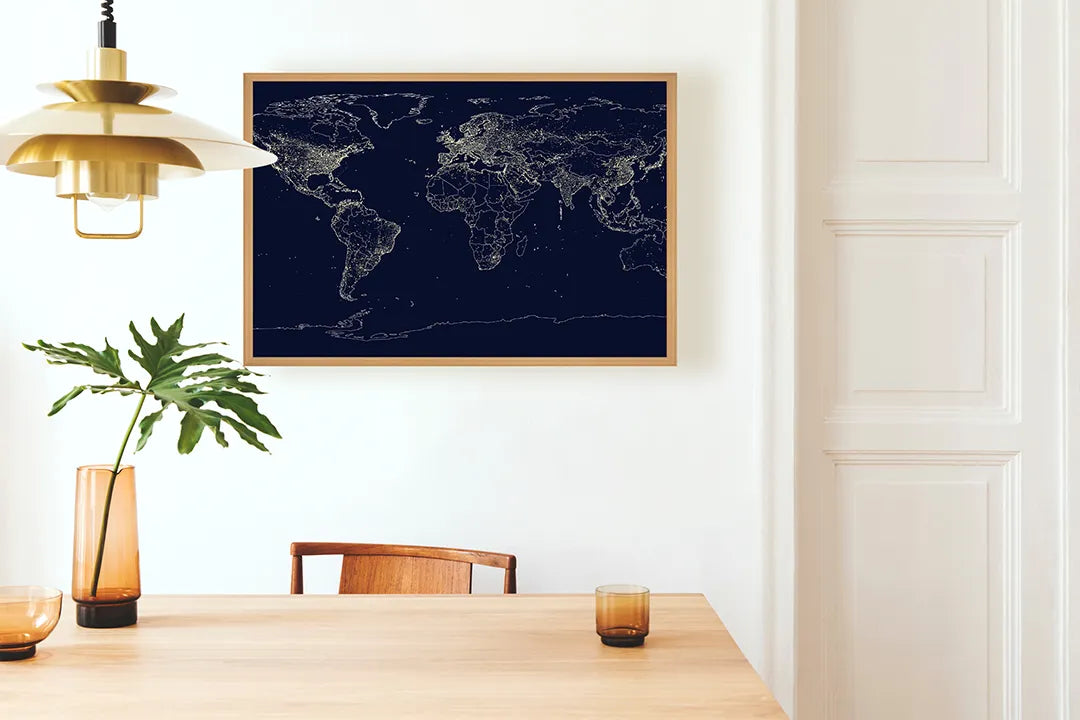 Metalen Magneetbord met afbeelding van lichtgevende wereldkaart netwerk in neon blauw op zwart kleuren