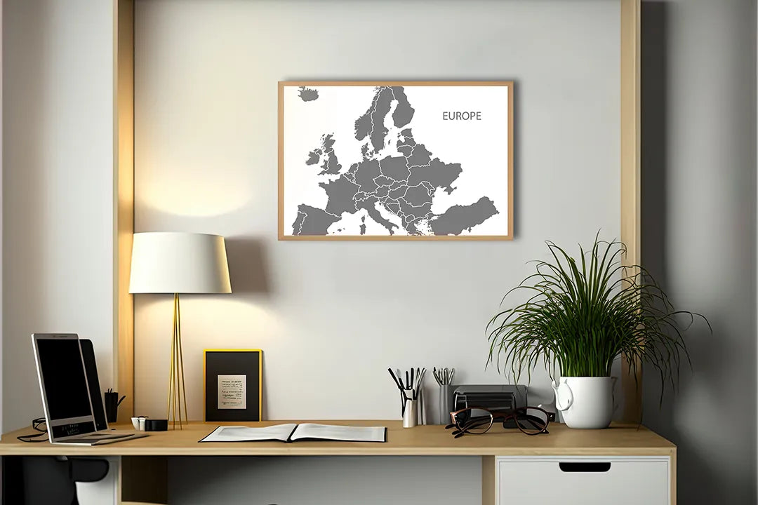 Metalen Magneetbord met afbeelding van grijze Europa landkaart in lichtgrijs kleuren