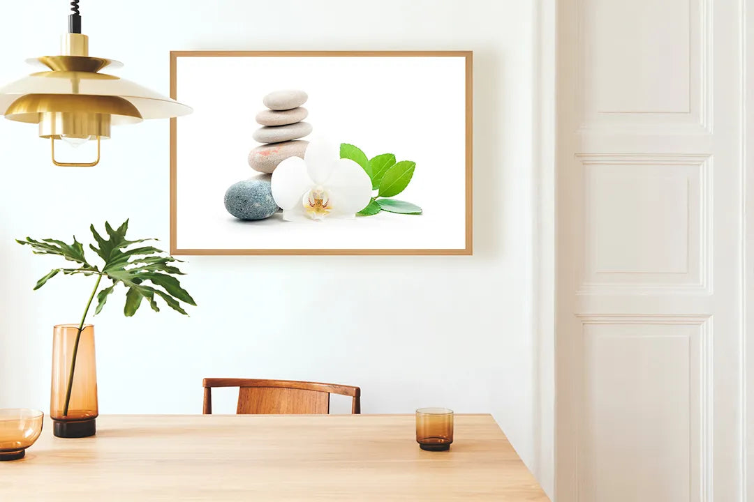 Metalen Magneetbord met afbeelding van zen stenen met orchidee en blad in wit en fris groen kleuren