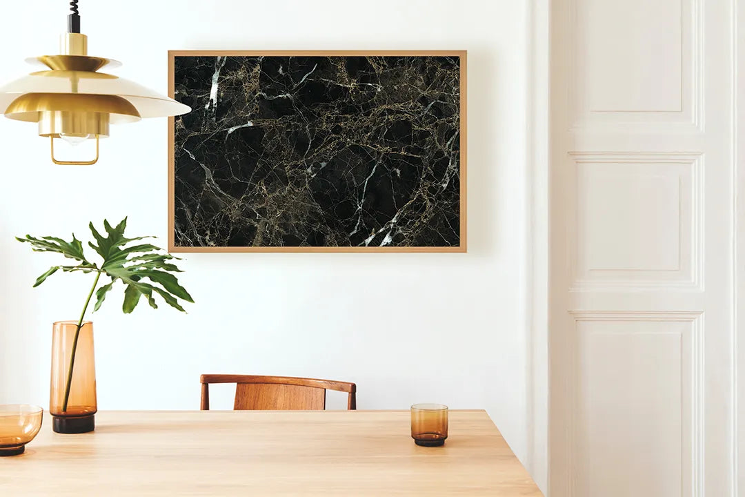 Metalen Magneetbord met afbeelding van zwart marmer met gouden aderen in zwart en goud kleuren