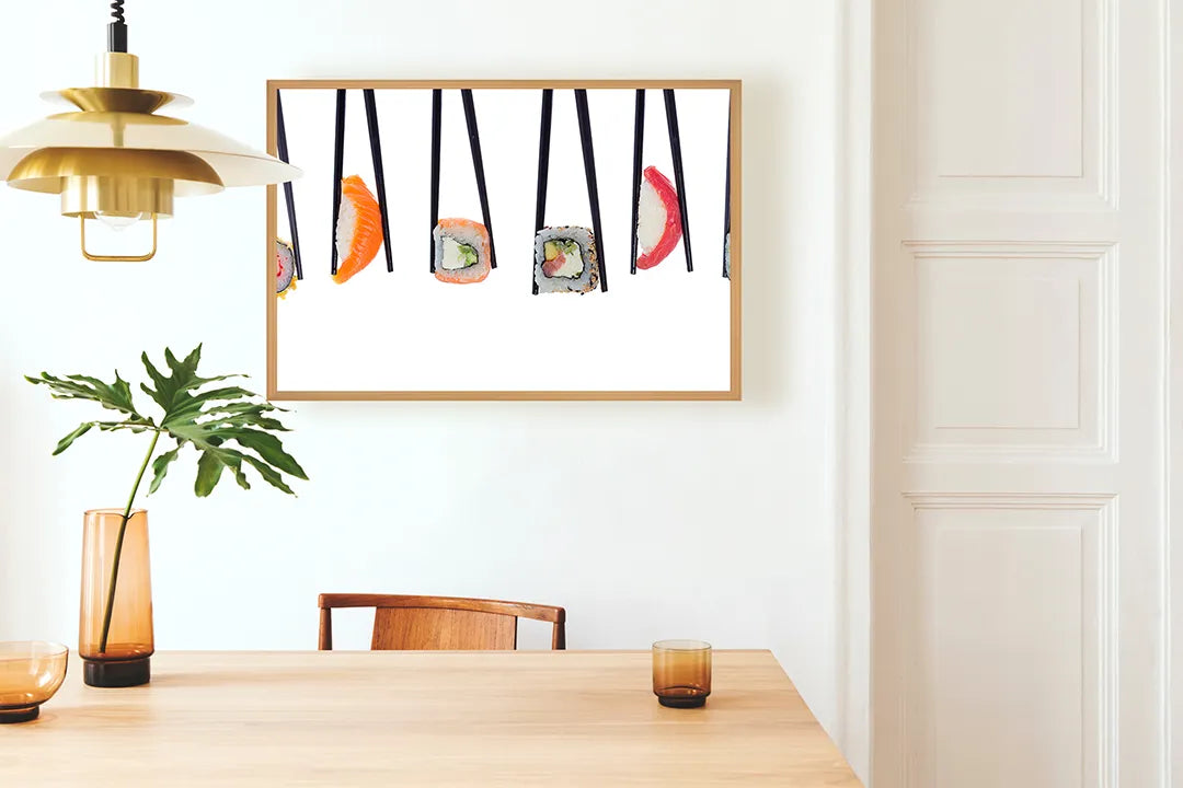 Metalen Magneetbord met afbeelding van hangende sushi stukjes in licht en fris kleuren