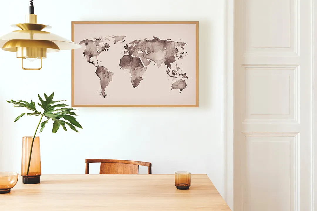 Metalen Magneetbord met afbeelding van roze getinte vintage wereldkaart in zacht roze en bruin kleuren