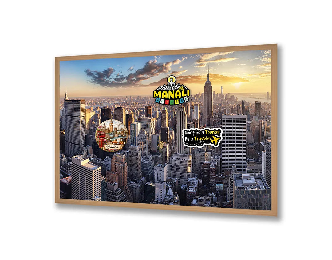 Metalen Magneetbord met afbeelding van New York skyline bij zonsondergang in goud en stadsblauw kleuren