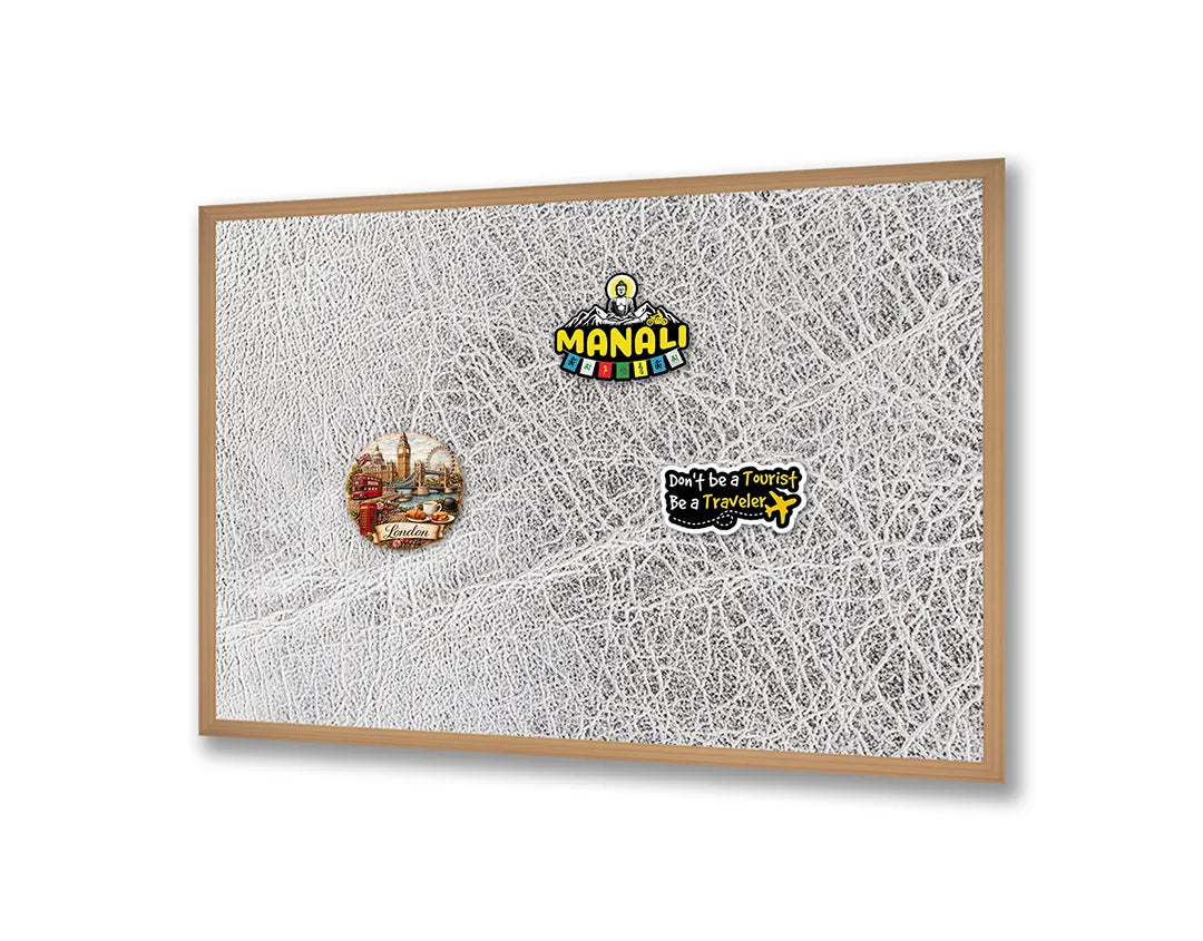 Metalen Magneetbord met afbeelding van wit gebarsten leer of textuur in helder wit kleuren