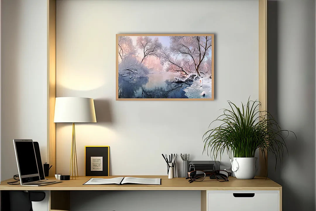Metalen Magneetbord met afbeelding van besneeuwd winterlandschap met meer in koel ijsblauw en wit kleuren