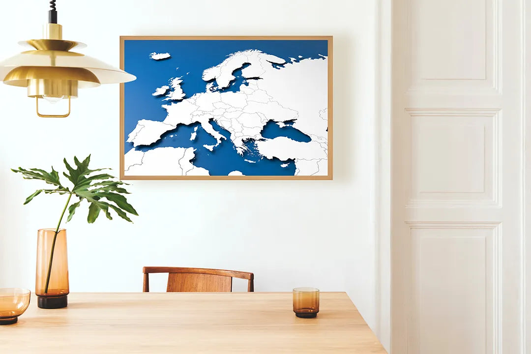 Metalen Magneetbord met afbeelding van blauw-witte Europa kaart in blauw en wit kleuren