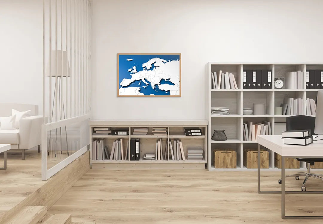 Metalen Magneetbord met afbeelding van blauw-witte Europa kaart in blauw en wit kleuren