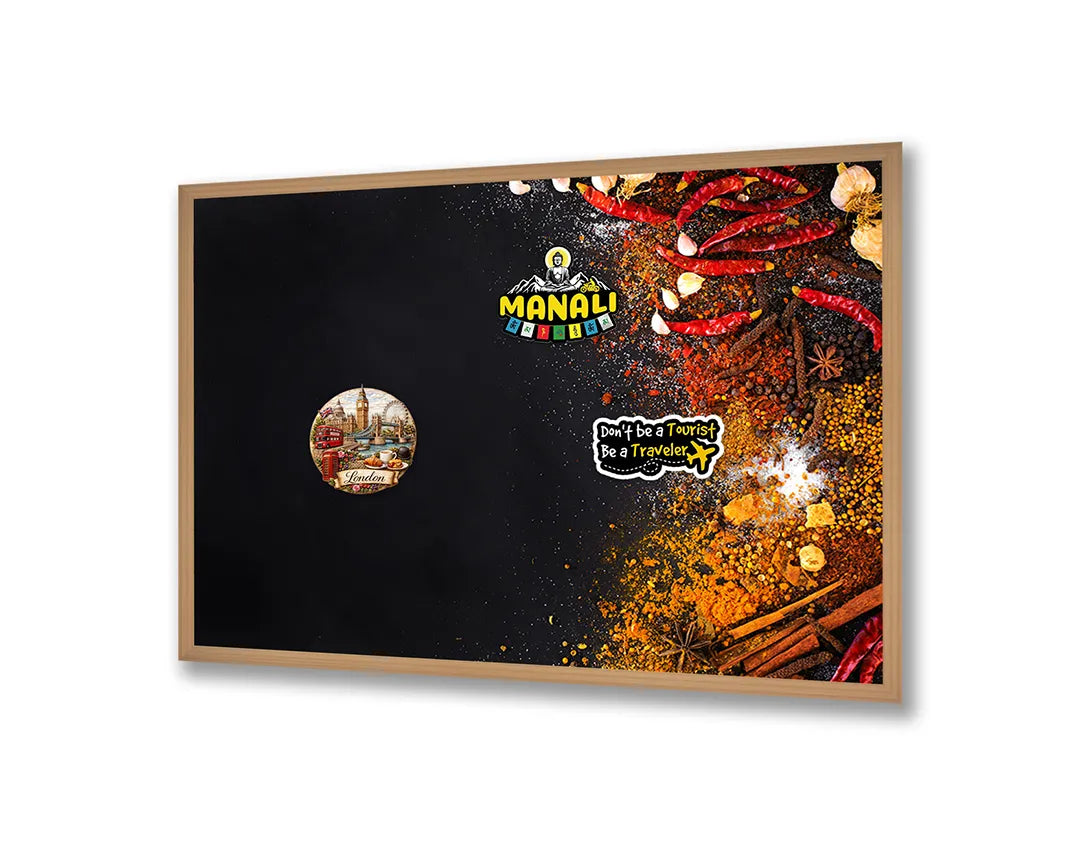 Metalen Magneetbord met afbeelding van rode pepers en kruiden in vurig rood kleuren
