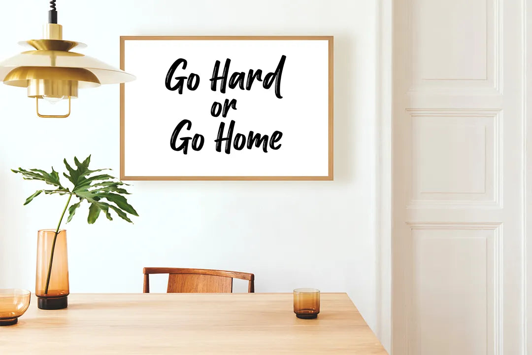 Metalen Magneetbord met hoogwaardige afbeelding van Go hard or go home tekst voor aan de muur