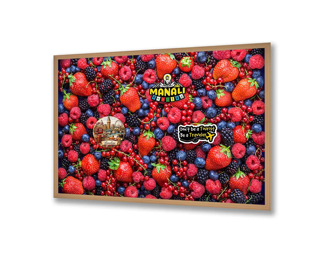 Metalen Magneetbord met afbeelding van mix van rode bosvruchten en bessen in sappig rood en paars kleuren