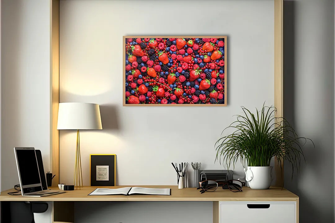 Metalen Magneetbord met afbeelding van mix van rode bosvruchten en bessen in sappig rood en paars kleuren